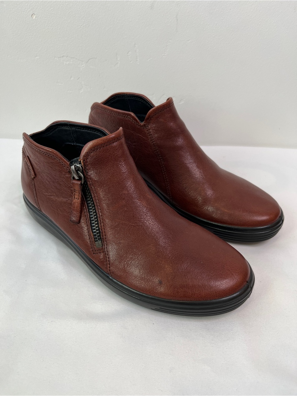 ECCO Soft 7 Cognac Brown Leather Side Zip Bootie Sneaker Womens Size 6